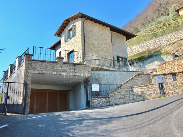 Mansion in Via Lombardia 25, Sarnico - Photo 1