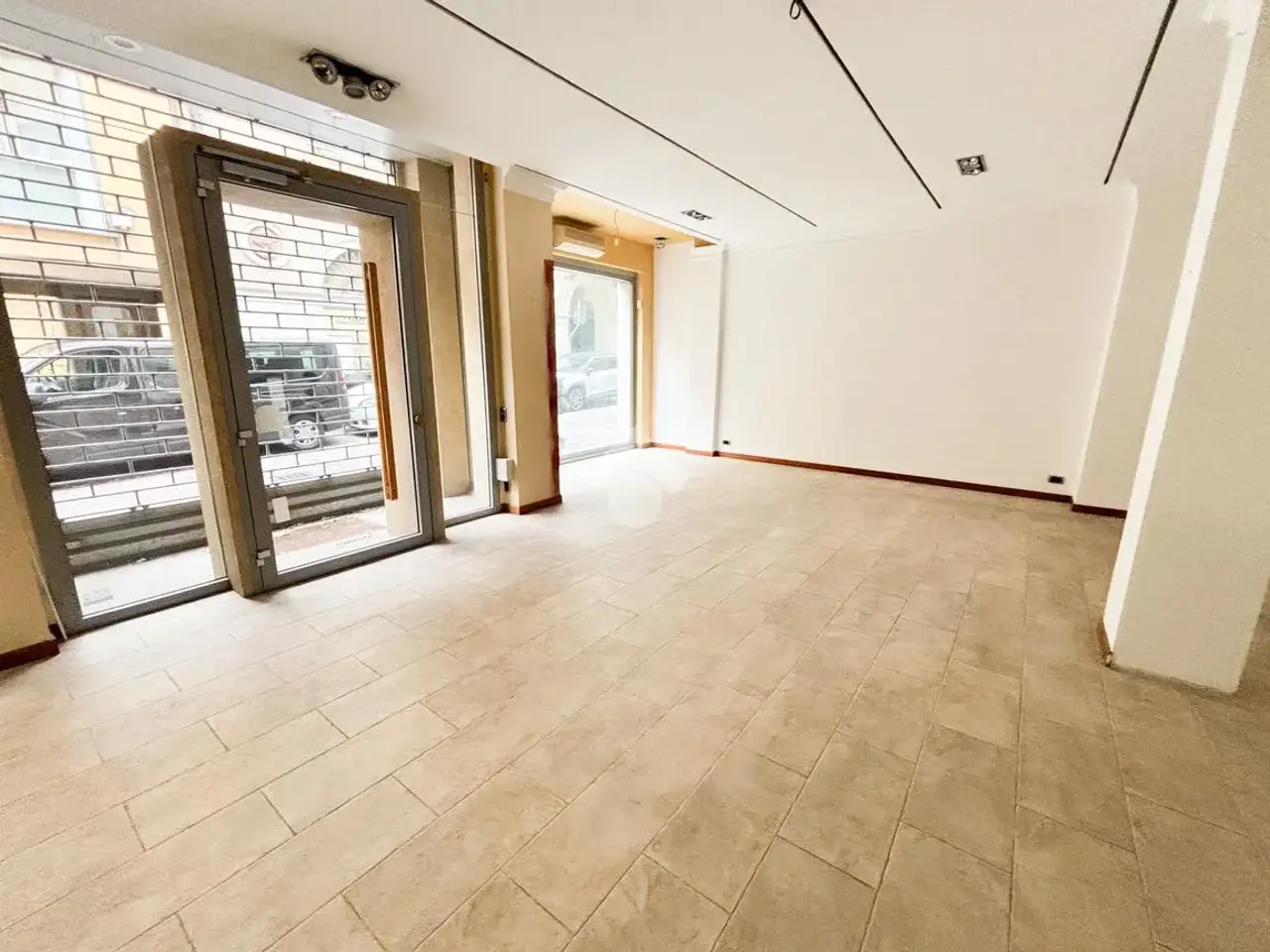 Ufficio in Via Fratelli Cairoli 22, Lecco, {3} - Foto 1