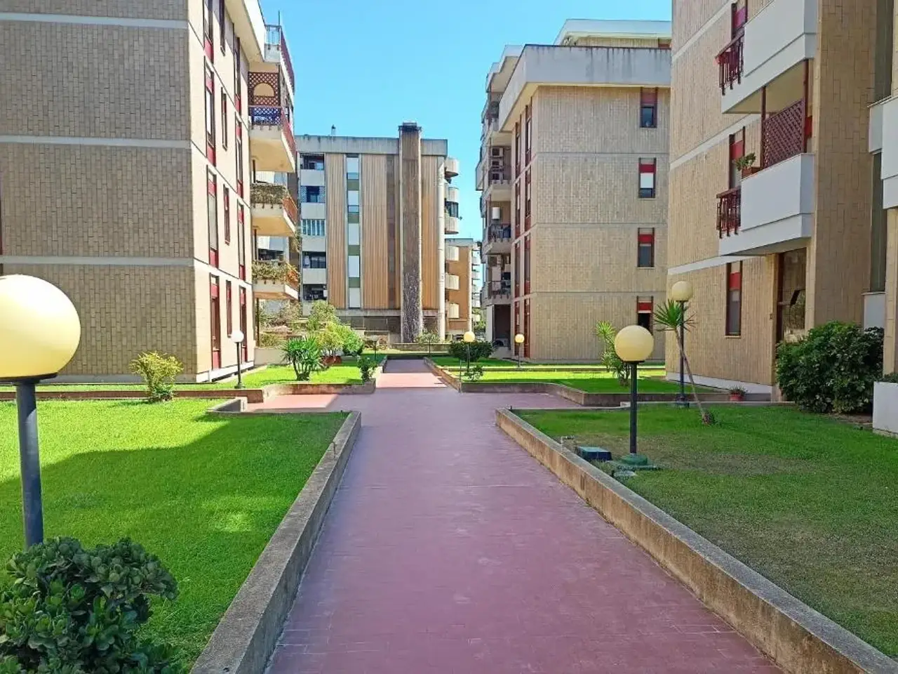 Immobile commerciale in Via Gianquinto De Gioannis, Cagliari, {3} - Foto 1