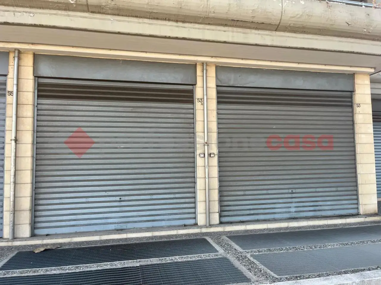 Esercizio commerciale in Viale Europa , Bari, {3} - Foto 2