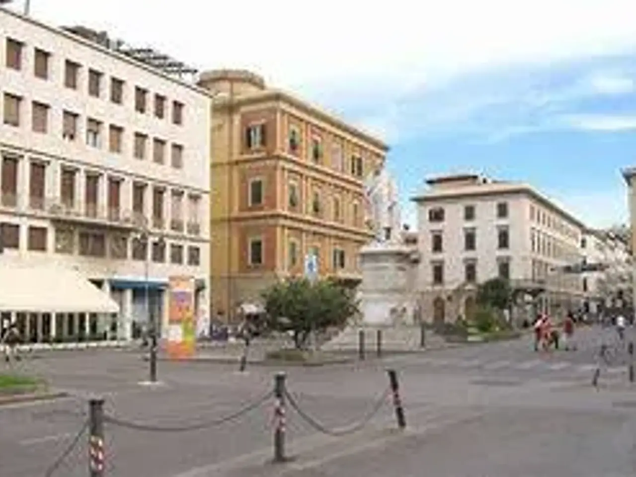 Esercizio commerciale in Piazza Cavour, Livorno, {3} - Foto 1