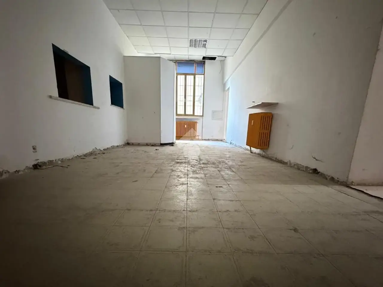Negozio in Corso della Repubblica 46, Tortona, {3} - Foto 1