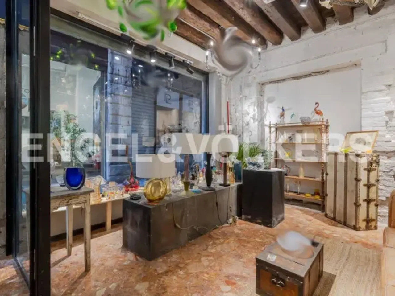Abbigliamento in Campo San Bortolomio, Venezia, {3} - Foto 1