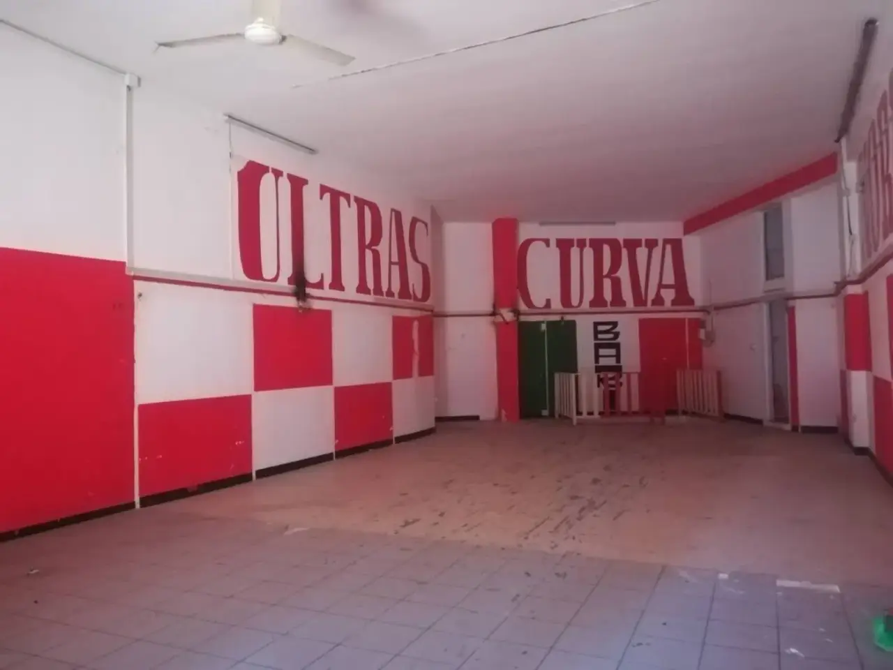 Negozio in Via Giuseppe Maria Giovene 18, Bari, {3} - Foto 1