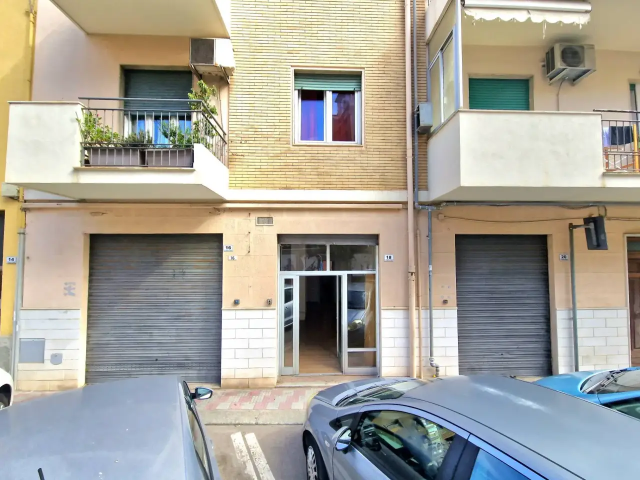Palazzina commerciale in , Cagliari, {3} - Foto 2
