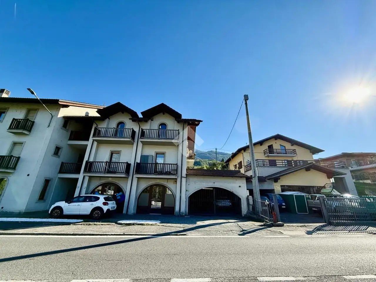 Negozio in Frazione Pont Suaz 129, Charvensod, {3} - Foto 1
