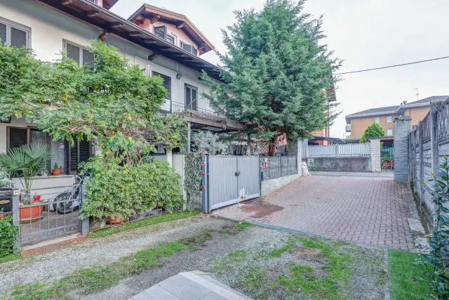 4-room flat in Via Piave 2, Casorate Sempione - Photo 1