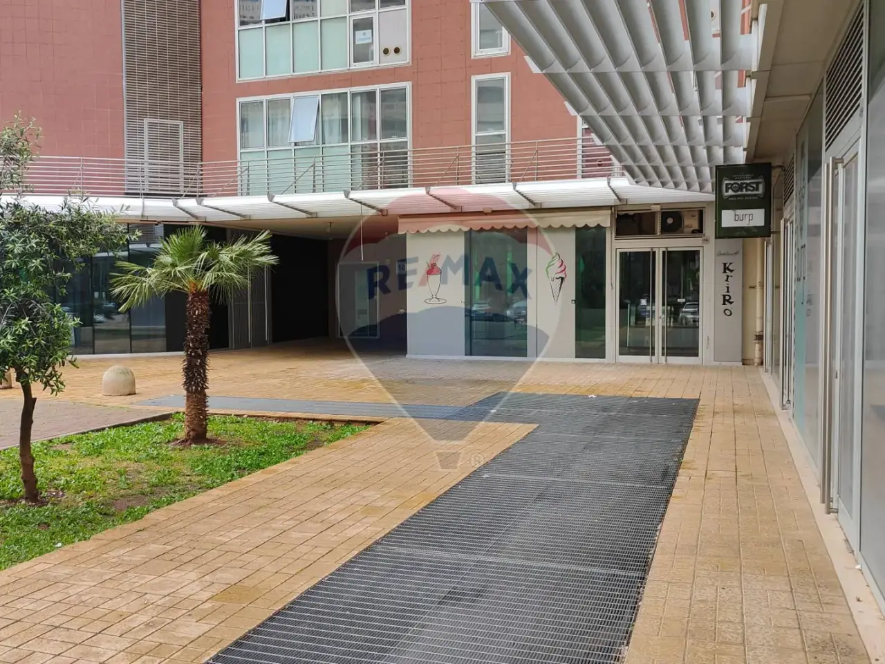 Negozio in Via Pappacena 14, Bari, {3} - Foto 1