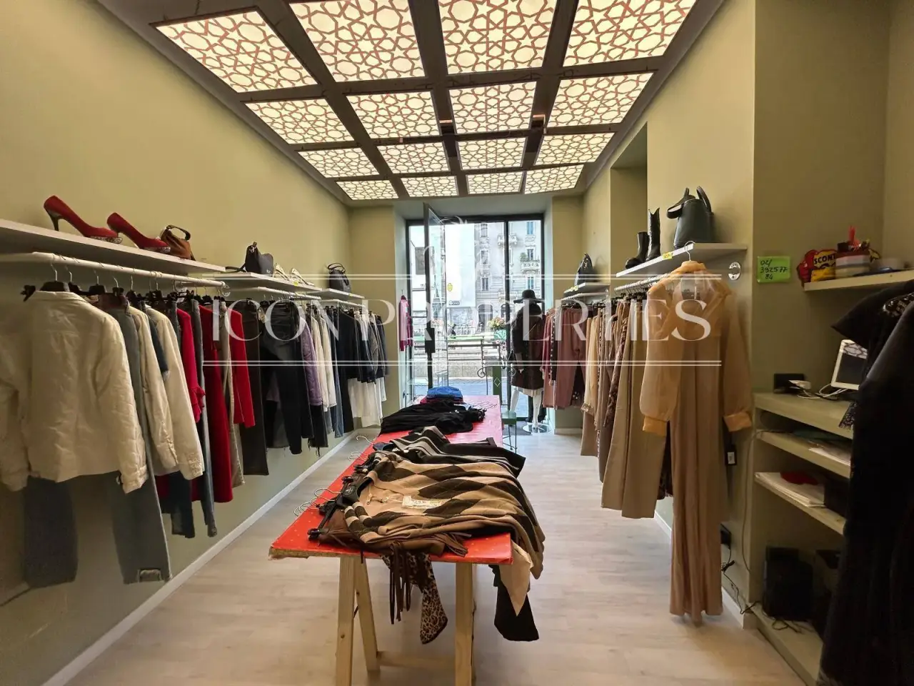 Negozio in Piazza Argentina 4, Milano, {3} - Foto 1