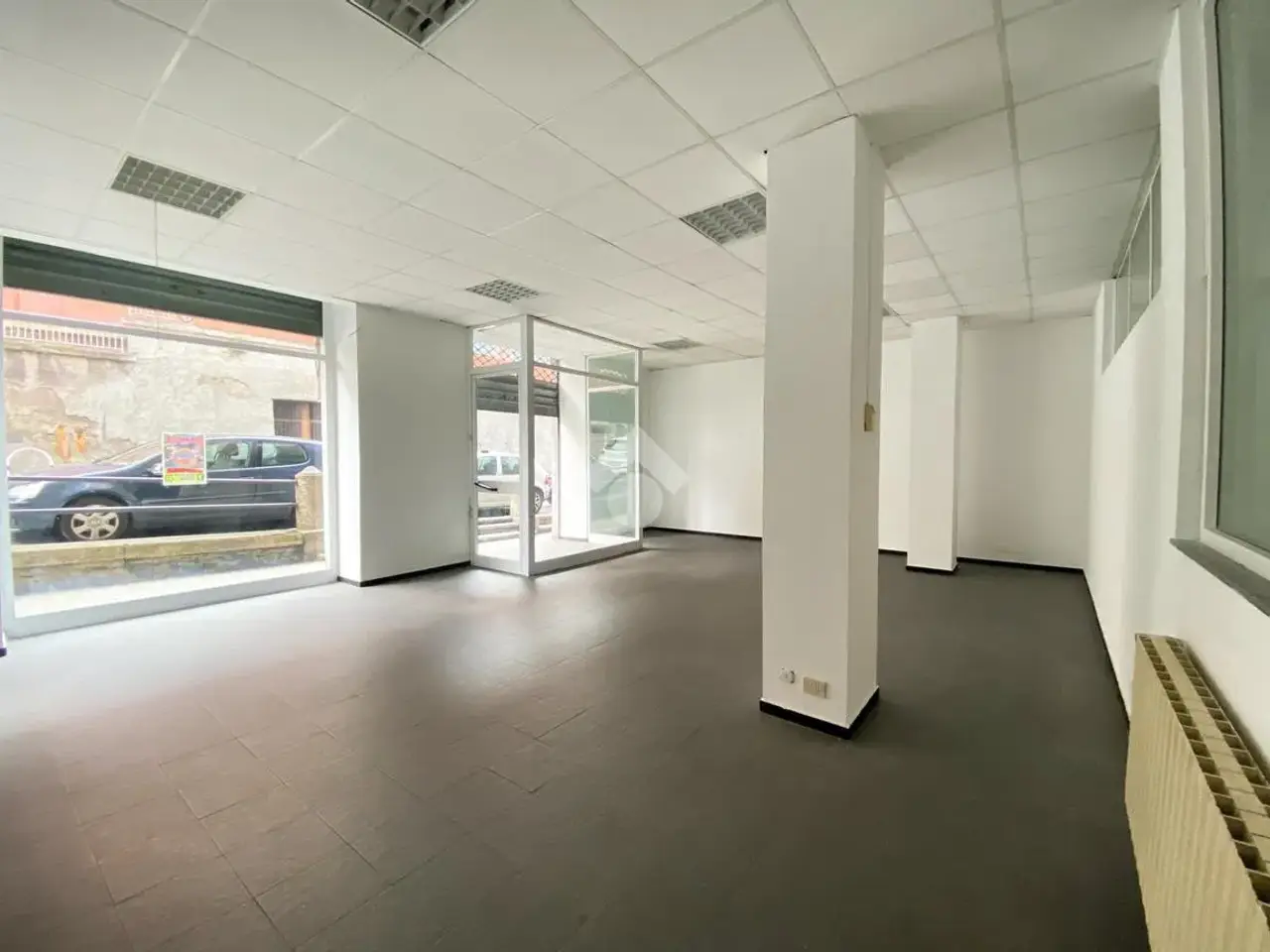 Negozio in Via San Lorenzo 35, Savona, {3} - Foto 1