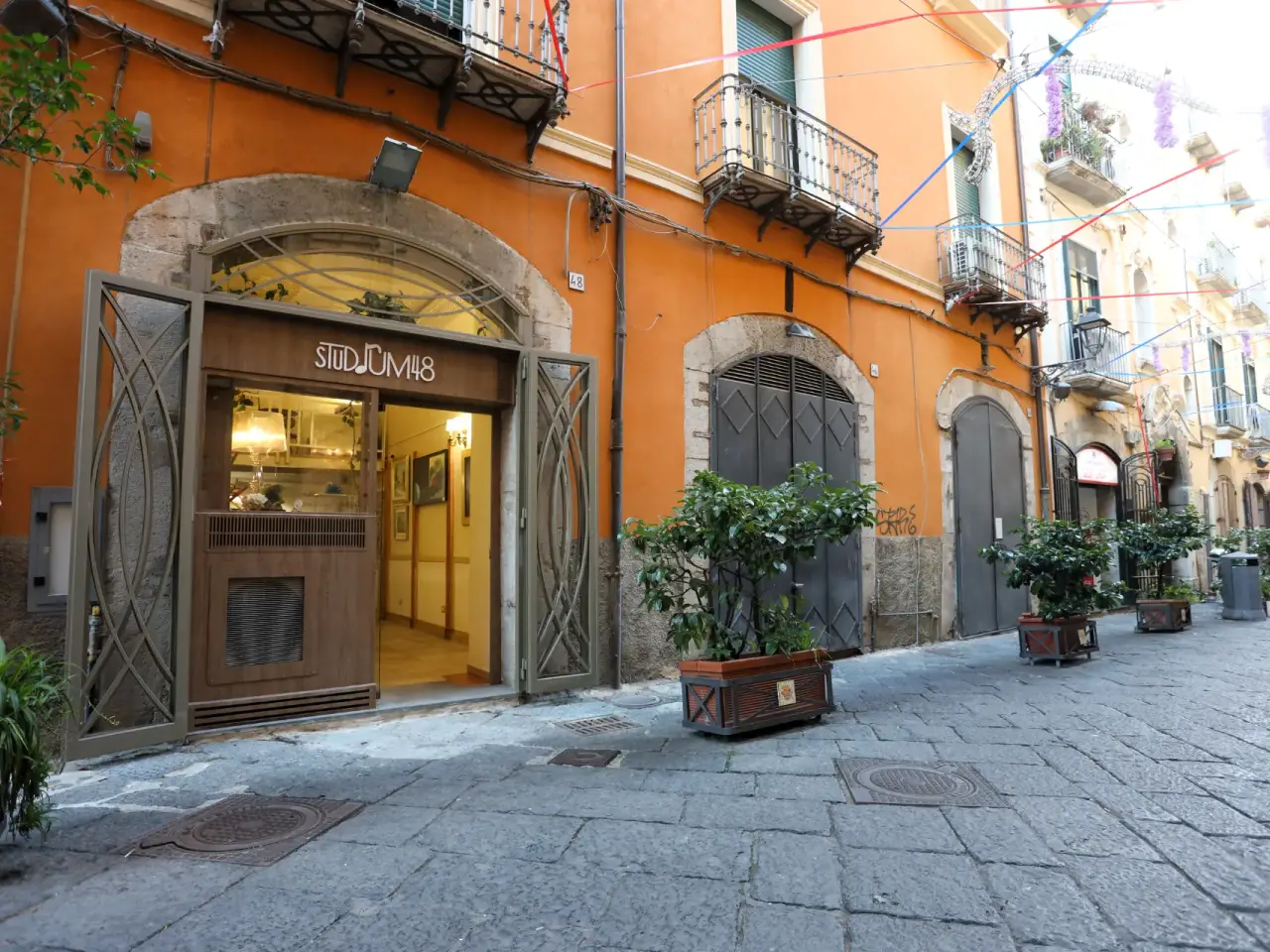 Negozio in Via Giovanni da Procida 50, Salerno, {3} - Foto 1