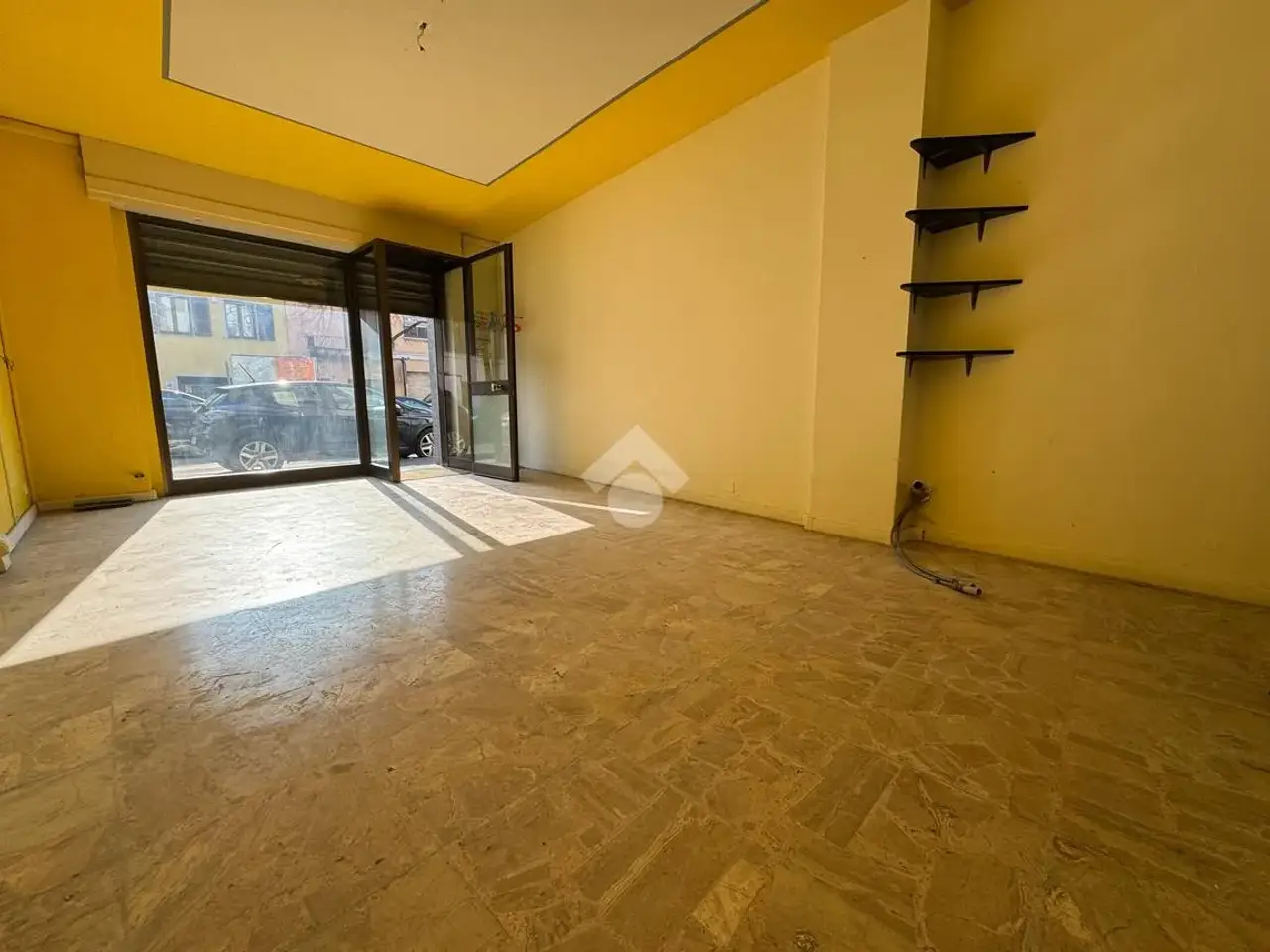 Negozio in Viale Teresa Orelli 29, Galliate, {3} - Foto 1