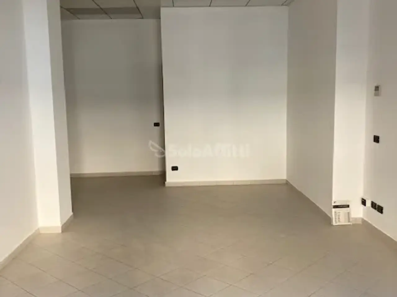 Negozio in Via G. Matteotti 9, San Vittore Olona, {3} - Foto 1