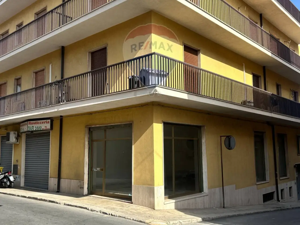 Negozio in Via Ferrucci 117, Pachino, {3} - Foto 2