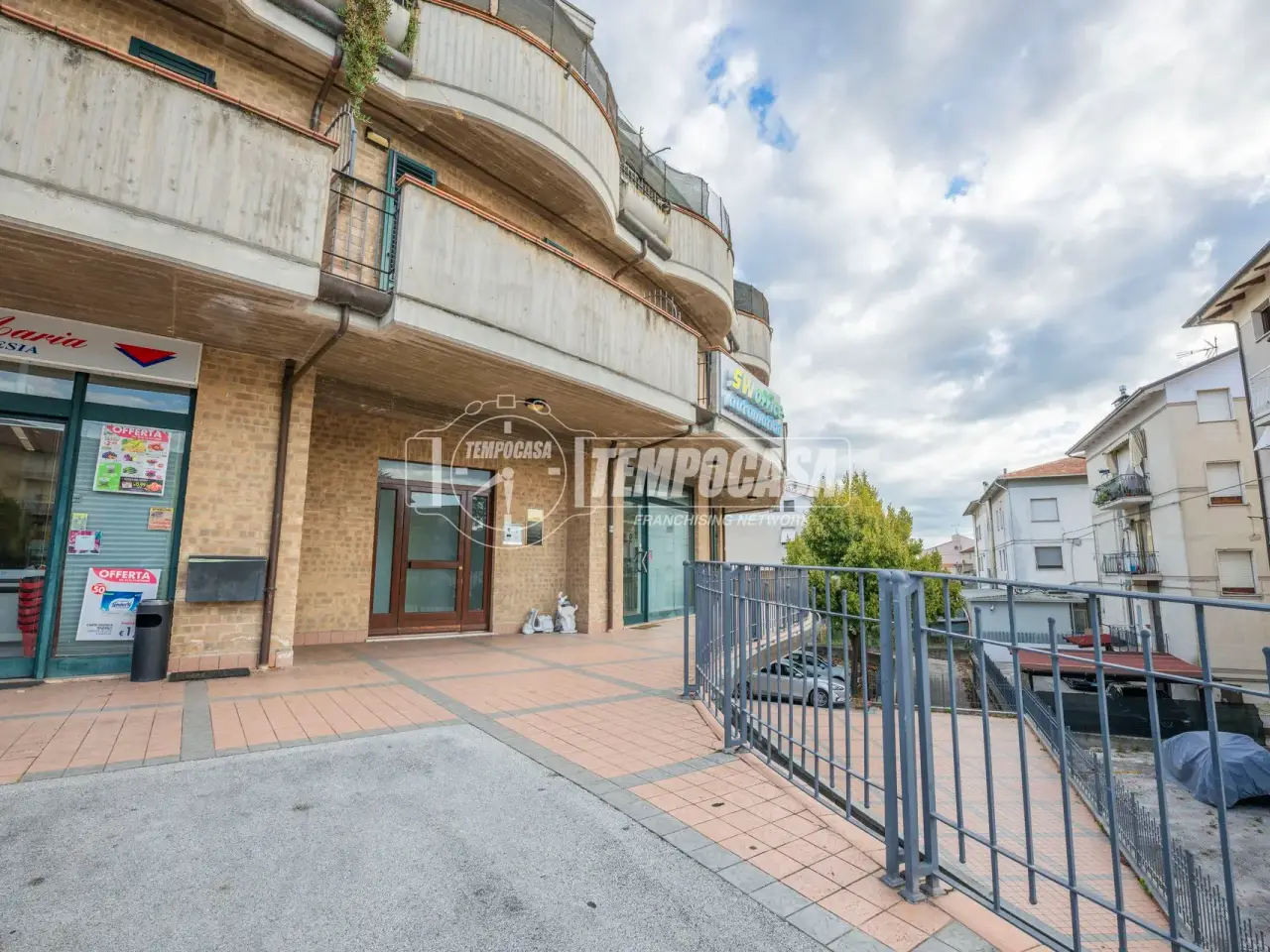 Palazzina commerciale in Via Ponte Chienti, Monte San Giusto, {3} - Foto 2