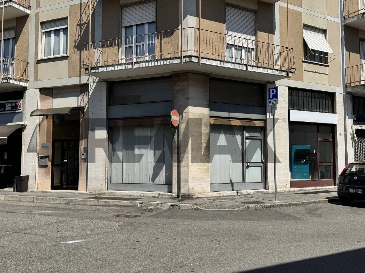 Negozio in Via Pisacane 23/a, Busto Arsizio, {3} - Foto 1
