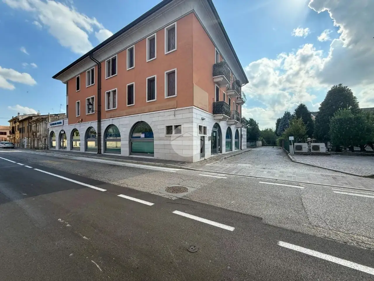 Negozio in Via Trento E Trieste, Roverbella, {3} - Foto 1