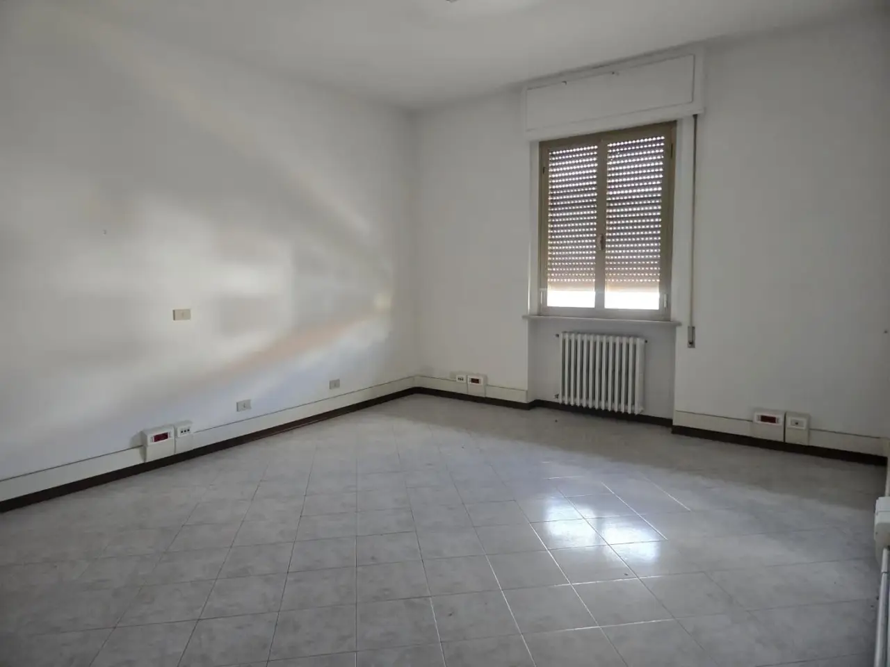 Ufficio in dei Mille 53034, Colle Di Val D'Elsa, {3} - Foto 1