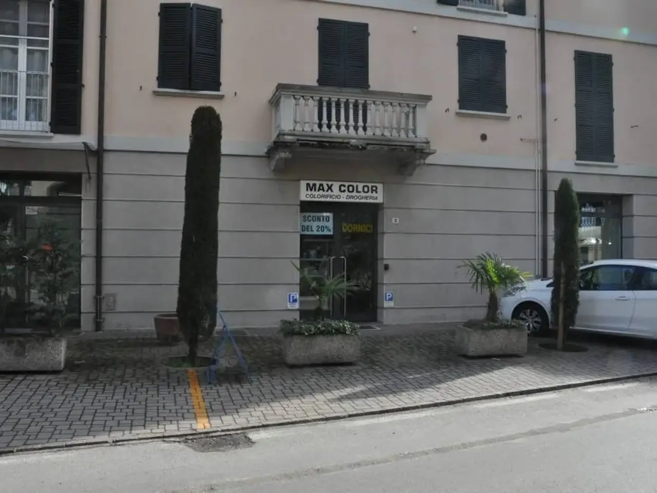 Negozio in Via Milano, 23848 Oggiono
, Oggiono, {3} - Foto 1