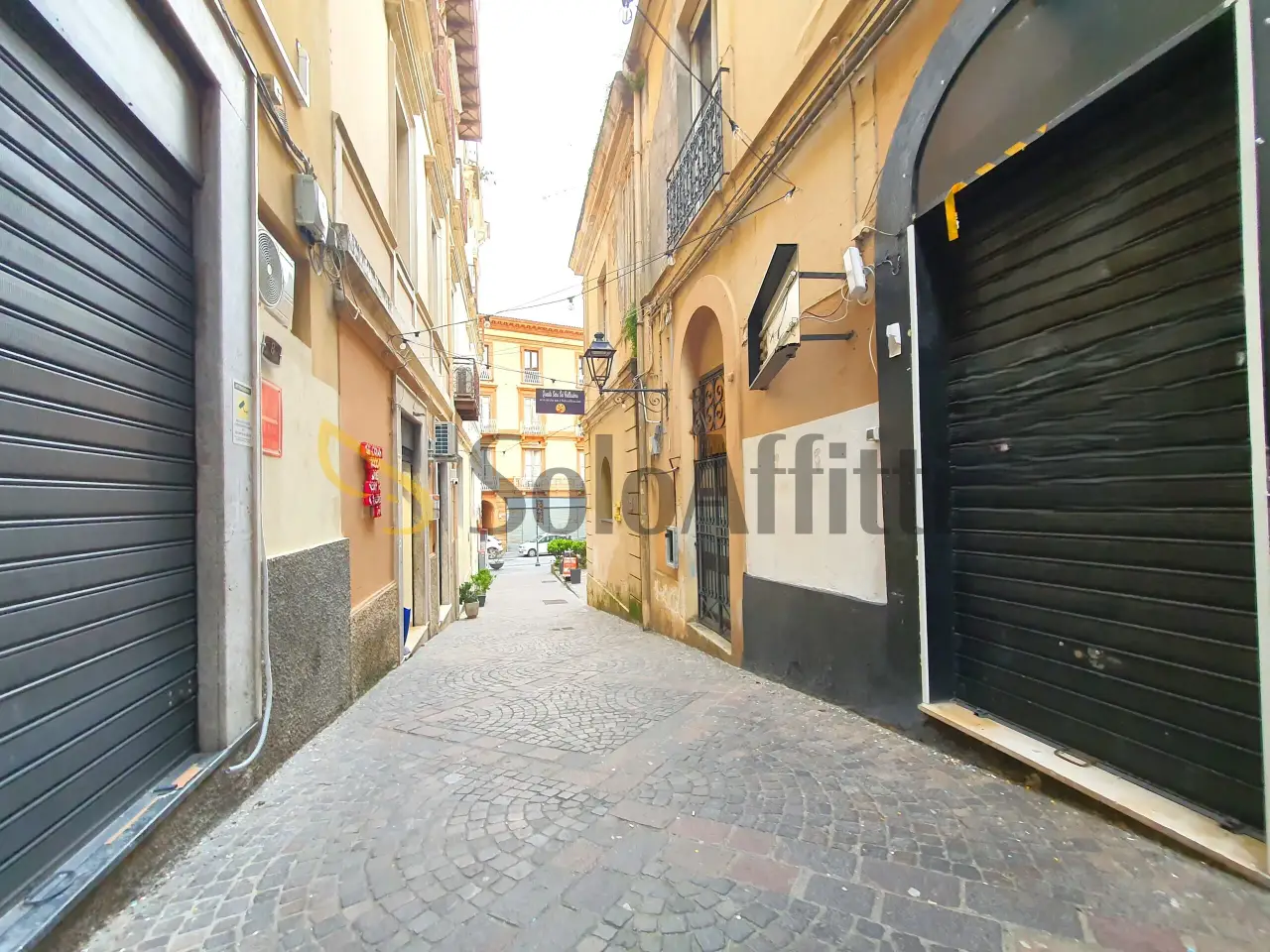 Negozio in Piazza Bernardino Grimaldi 16, Catanzaro, {3} - Foto 1