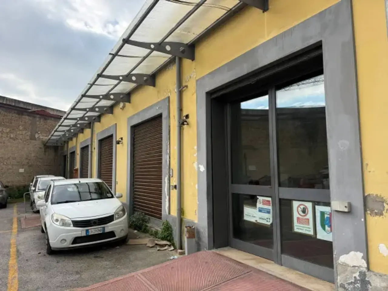 Negozio in Via Ferrante Imparato 33, Napoli, {3} - Foto 1