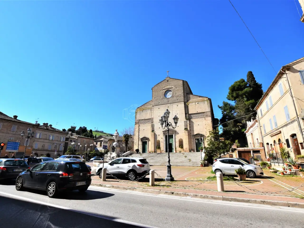 Negozio in Via Giordano Bruno 95, Porto San Giorgio, {3} - Foto 2