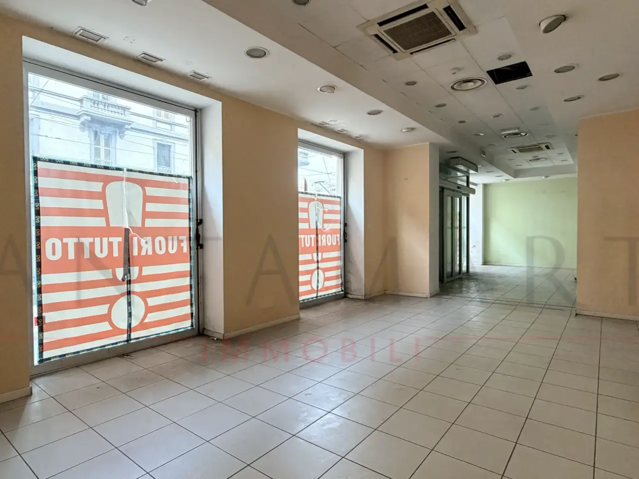 Negozio in Via Carlo Farini, Milano, {3} - Foto 1