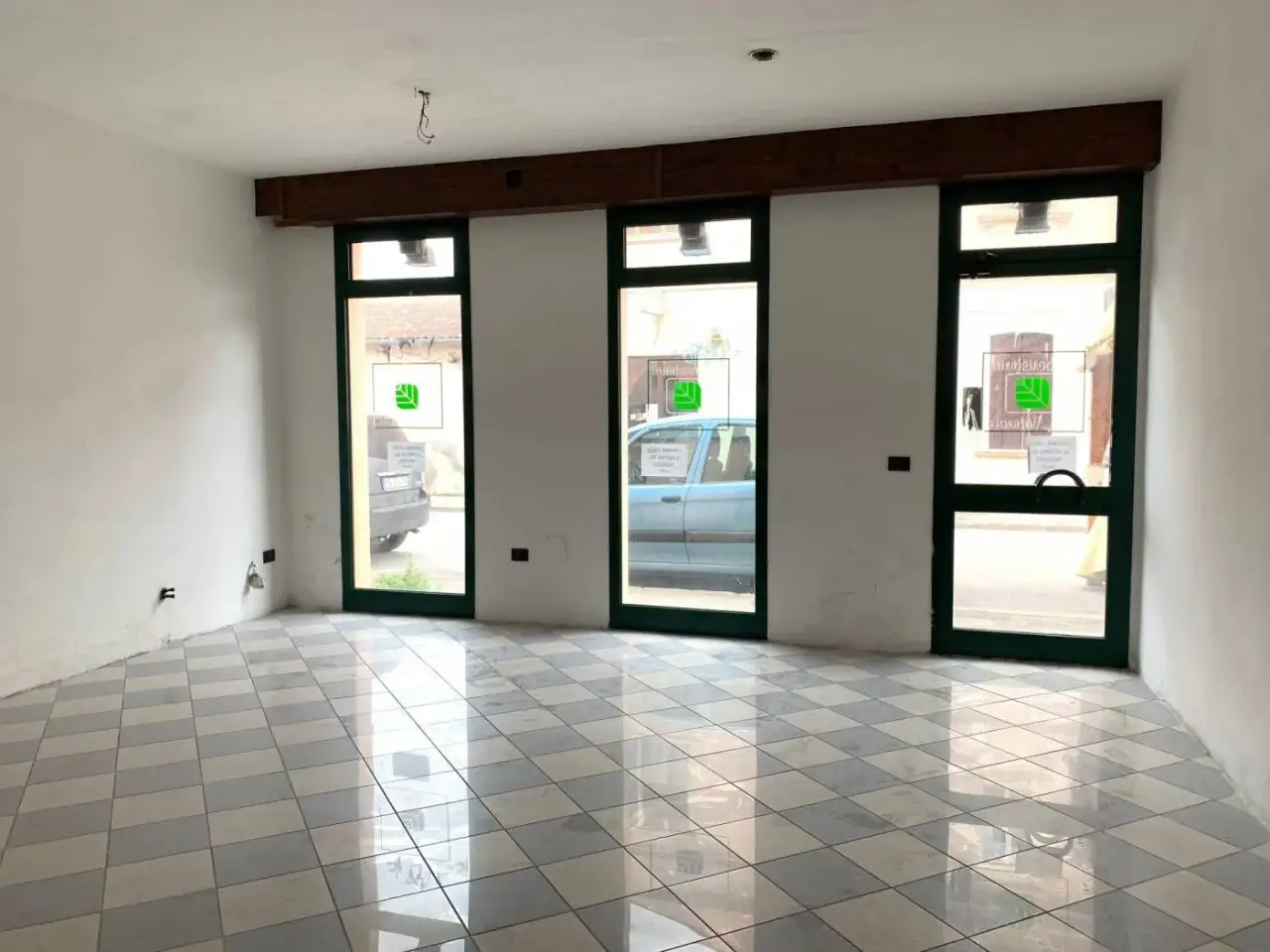 Negozio in Via Pier Domenico Frattini 43, Legnago, {3} - Foto 1