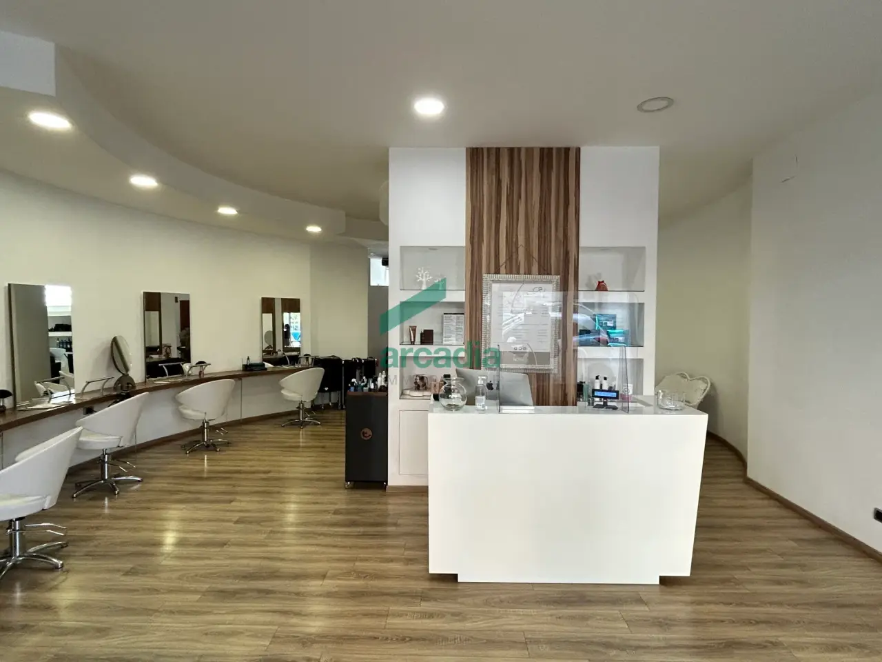 Palazzina commerciale in Via Luigi Ricchioni 17, Bari, {3} - Foto 2