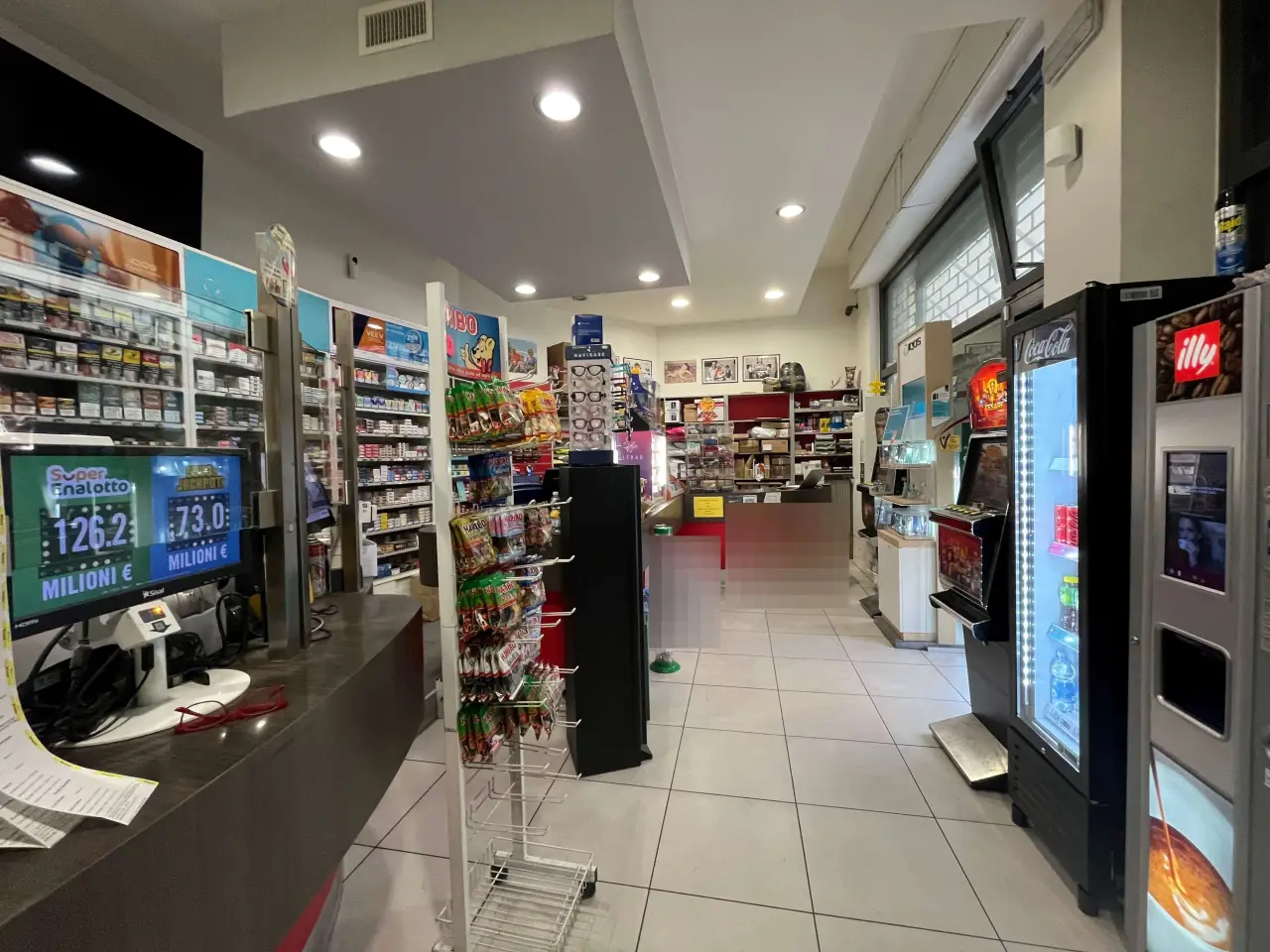 Negozio in Via Poerio 7b, Verona, {3} - Foto 1