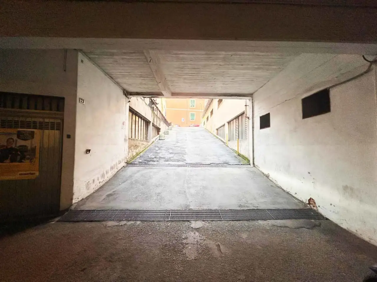 Parcheggio chiuso in Via Ronco 23, Genova, {3} - Foto 2