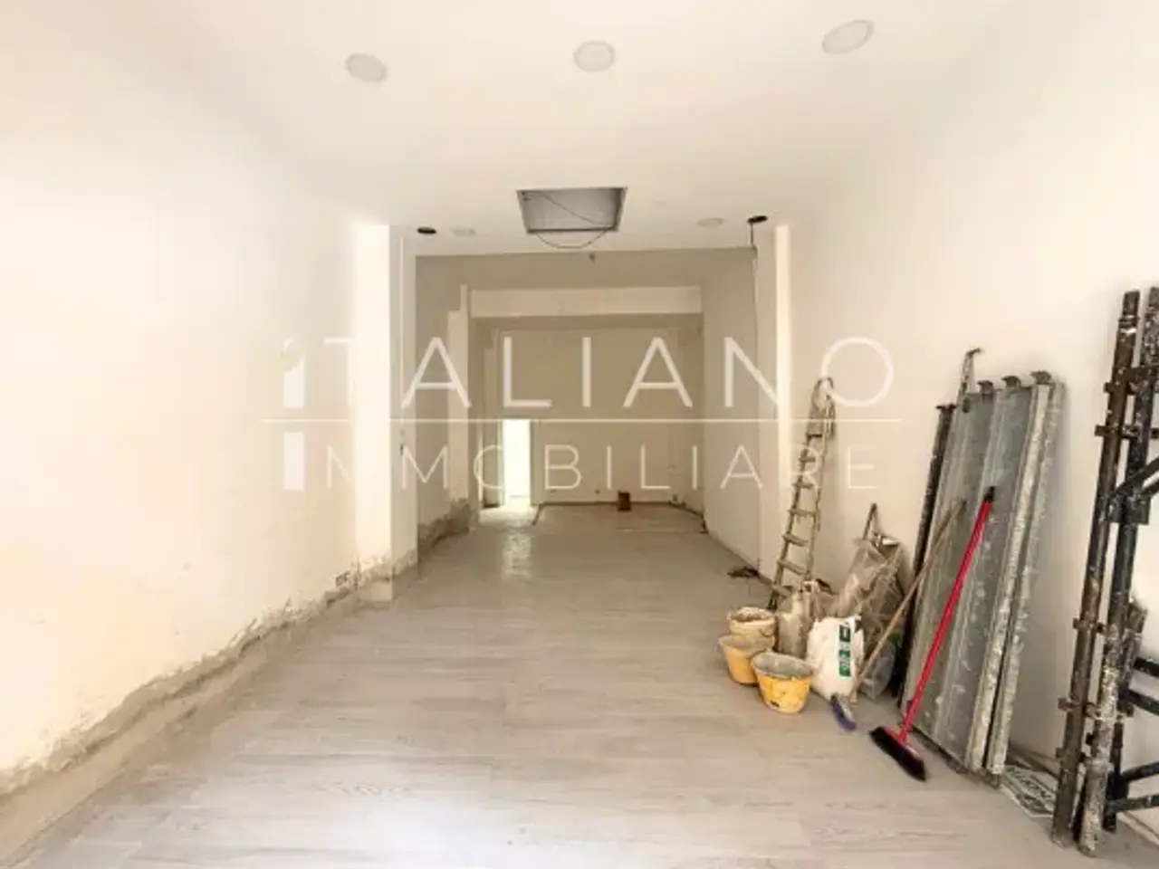 Negozio in Via Colonnello Francesco Bertè 28, Milazzo, {3} - Foto 1