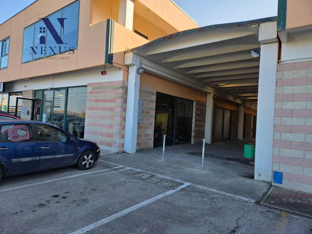 Negozio in Strada Nazionale Adriatica Sud, 100, Fano, {3} - Foto 2