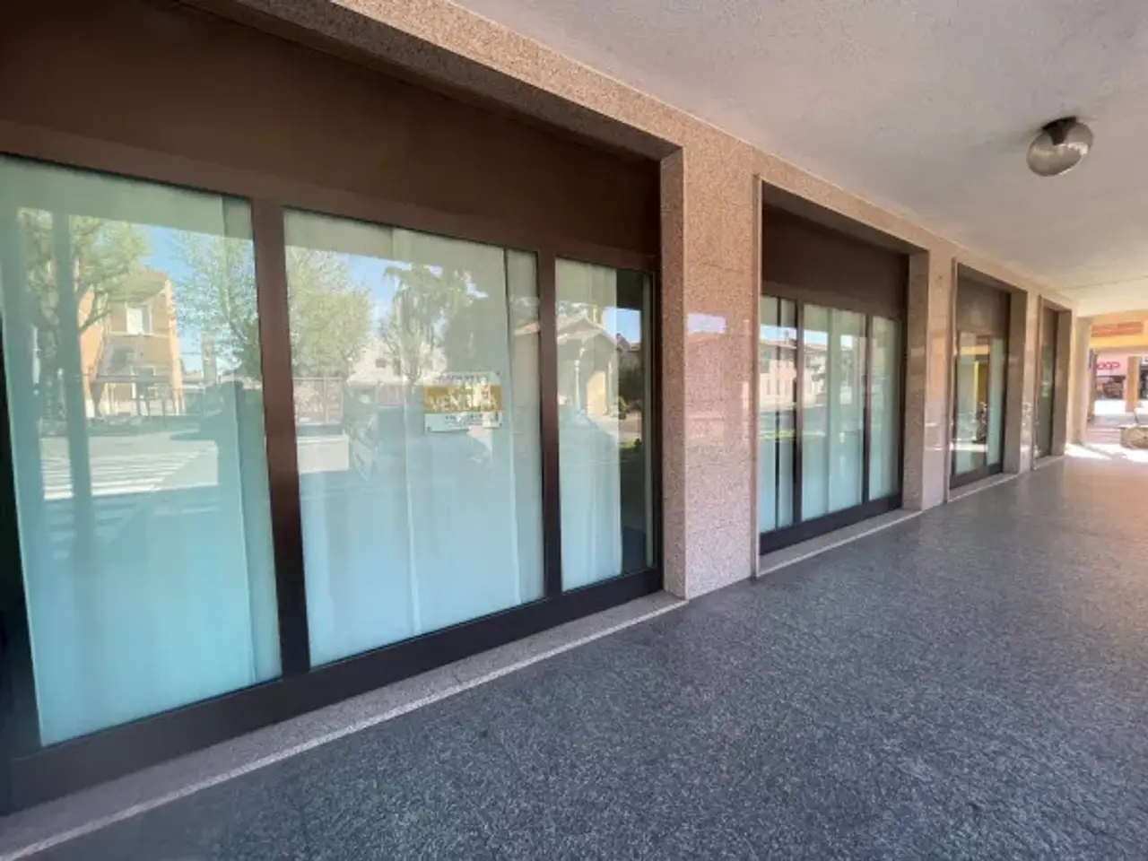 Negozio in Via Franco Tosi, Villa Cortese, {3} - Foto 1