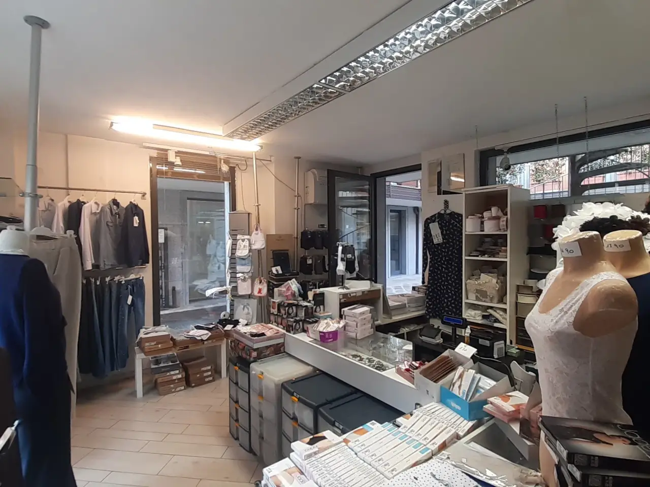 Abbigliamento in Largo Guido Camussi, Gallarate, {3} - Foto 2