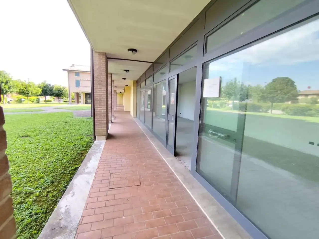 Negozio in , Gualtieri, {3} - Foto 2