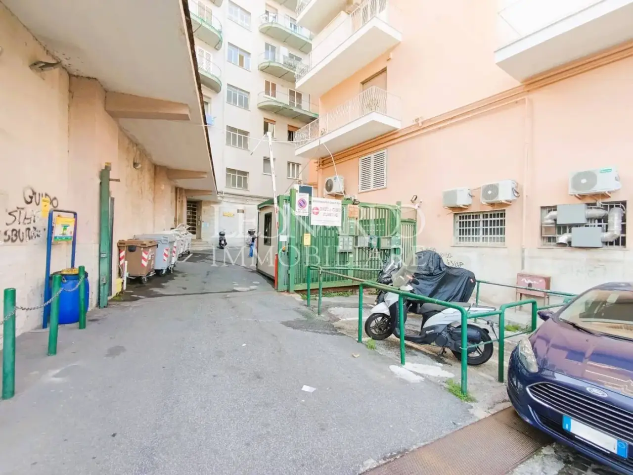 Parcheggio chiuso in Via Giacinto Gigante, Napoli, {3} - Foto 1