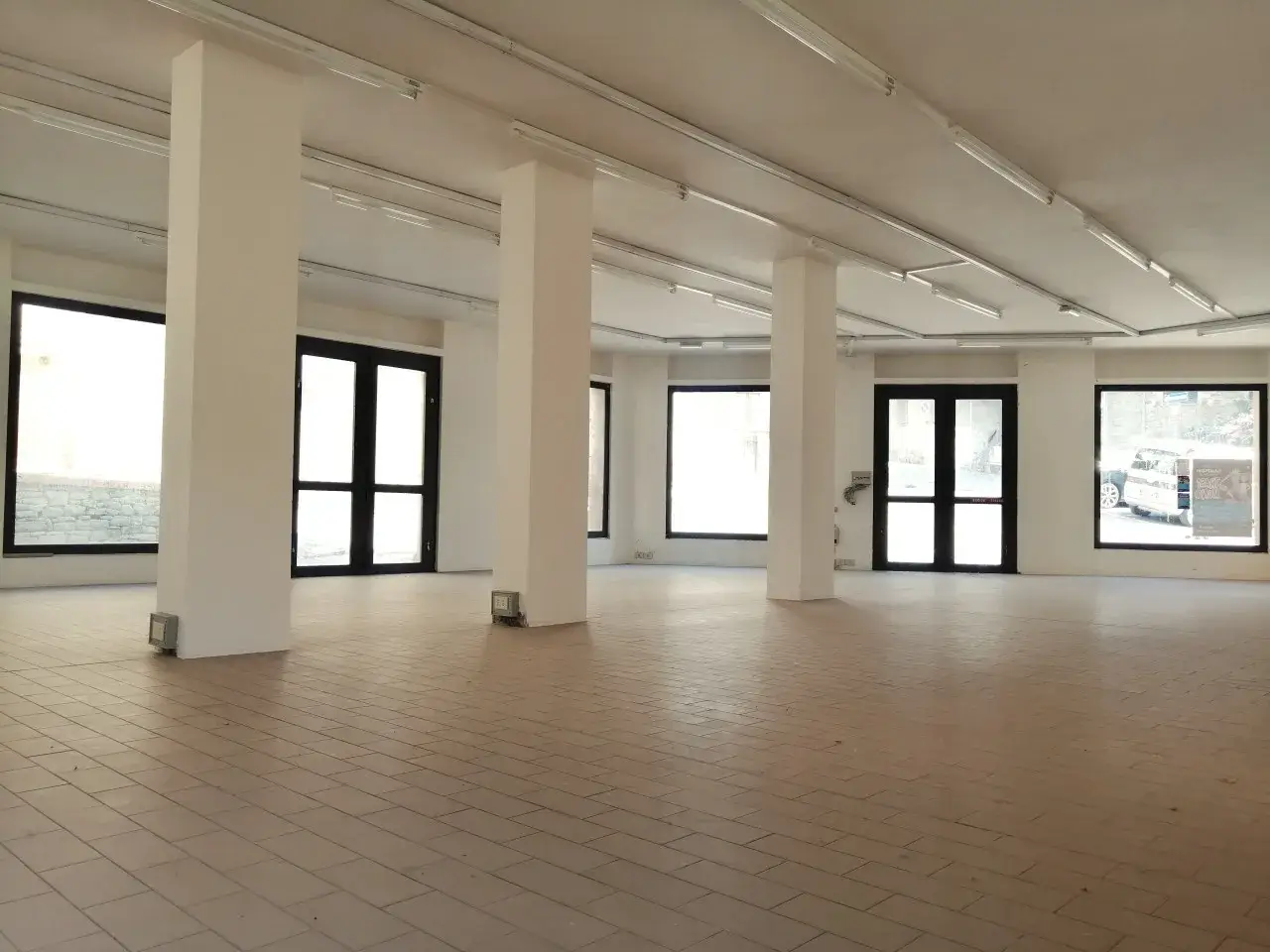 Negozio in Via Ritorta, Tuoro Sul Trasimeno, {3} - Foto 2