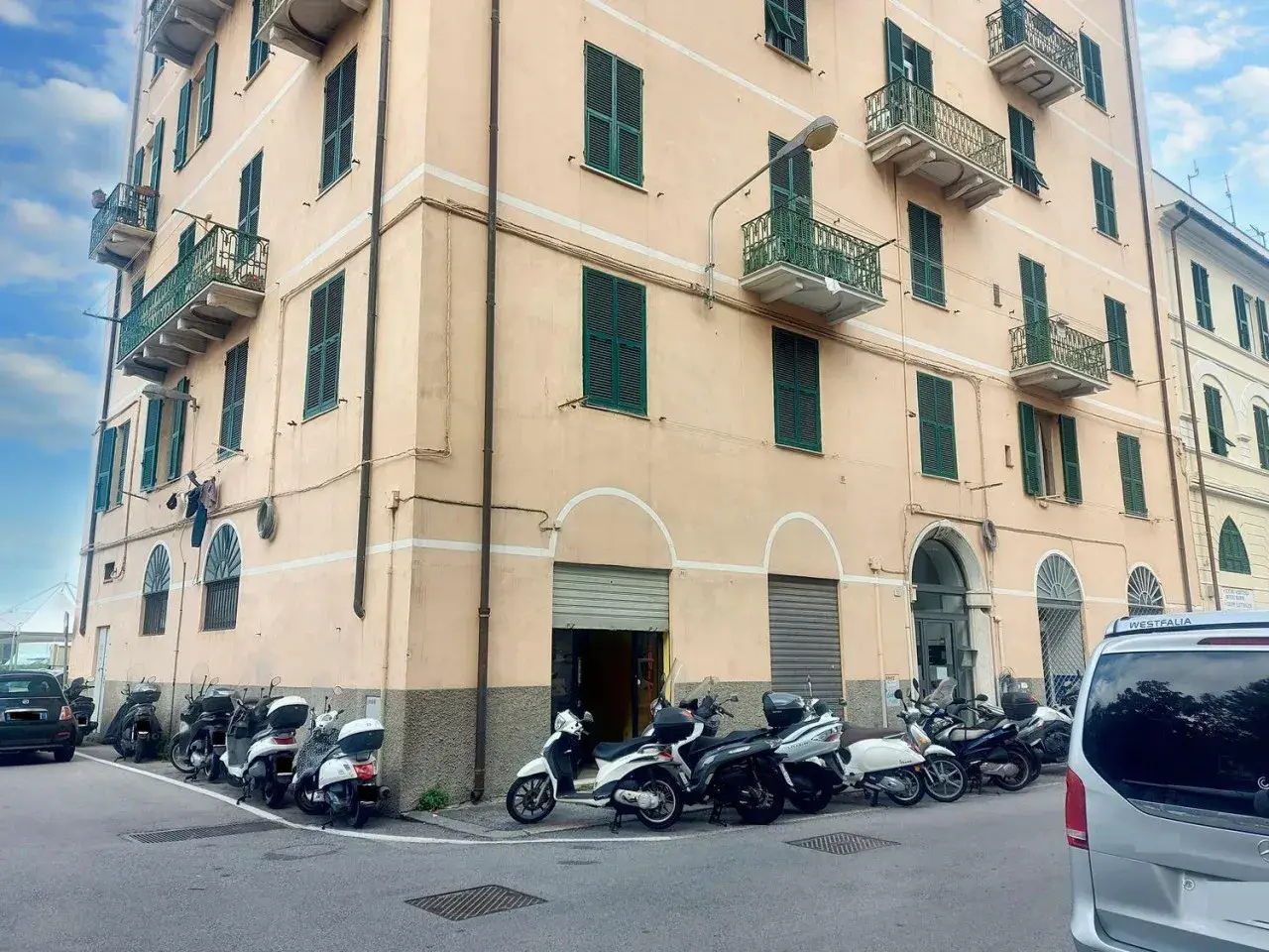 Negozio in Via Chiodo, N. 30, Savona, {3} - Foto 1