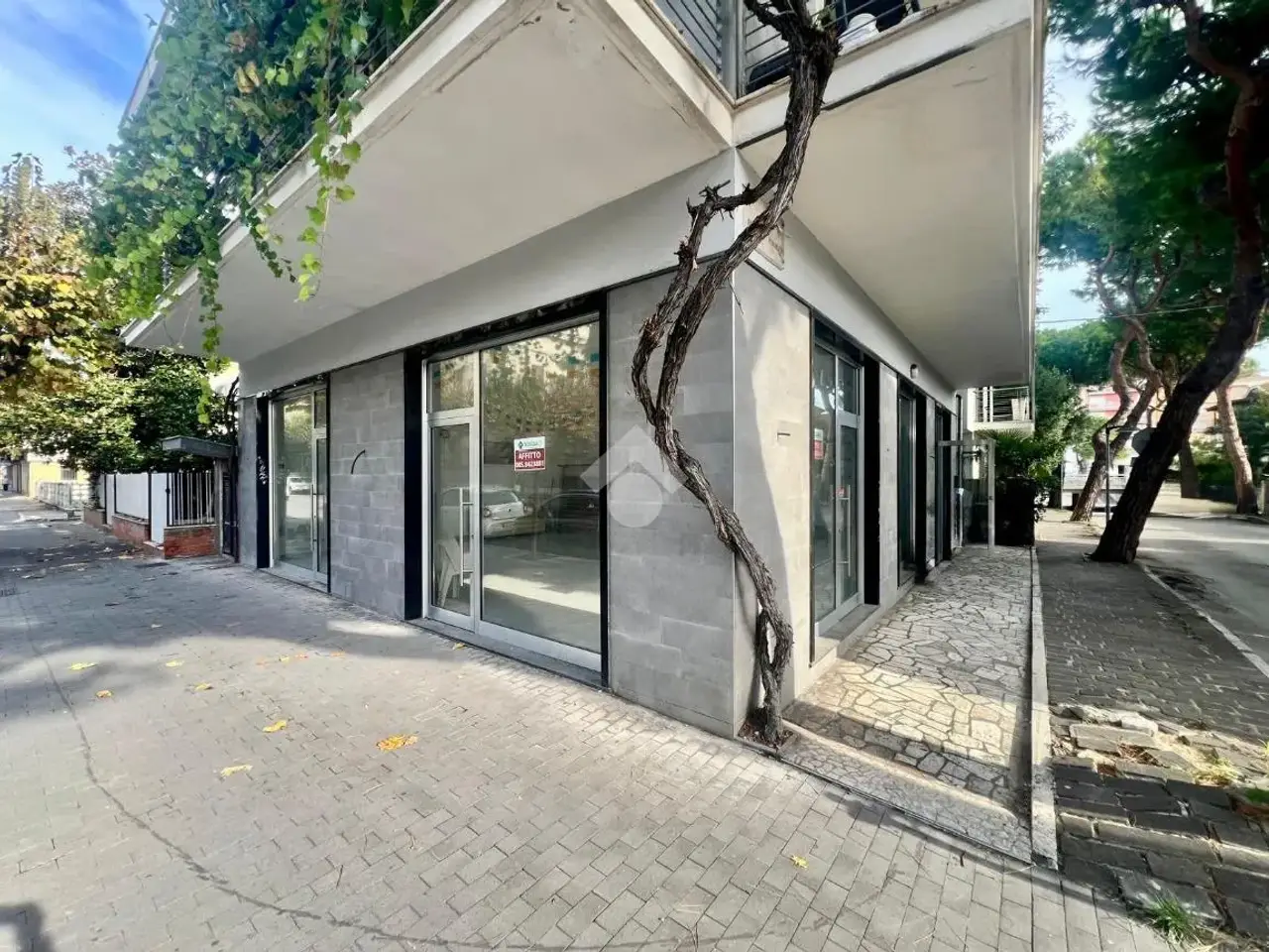 Negozio in Via Nazionale 415, Roseto Degli Abruzzi, {3} - Foto 1