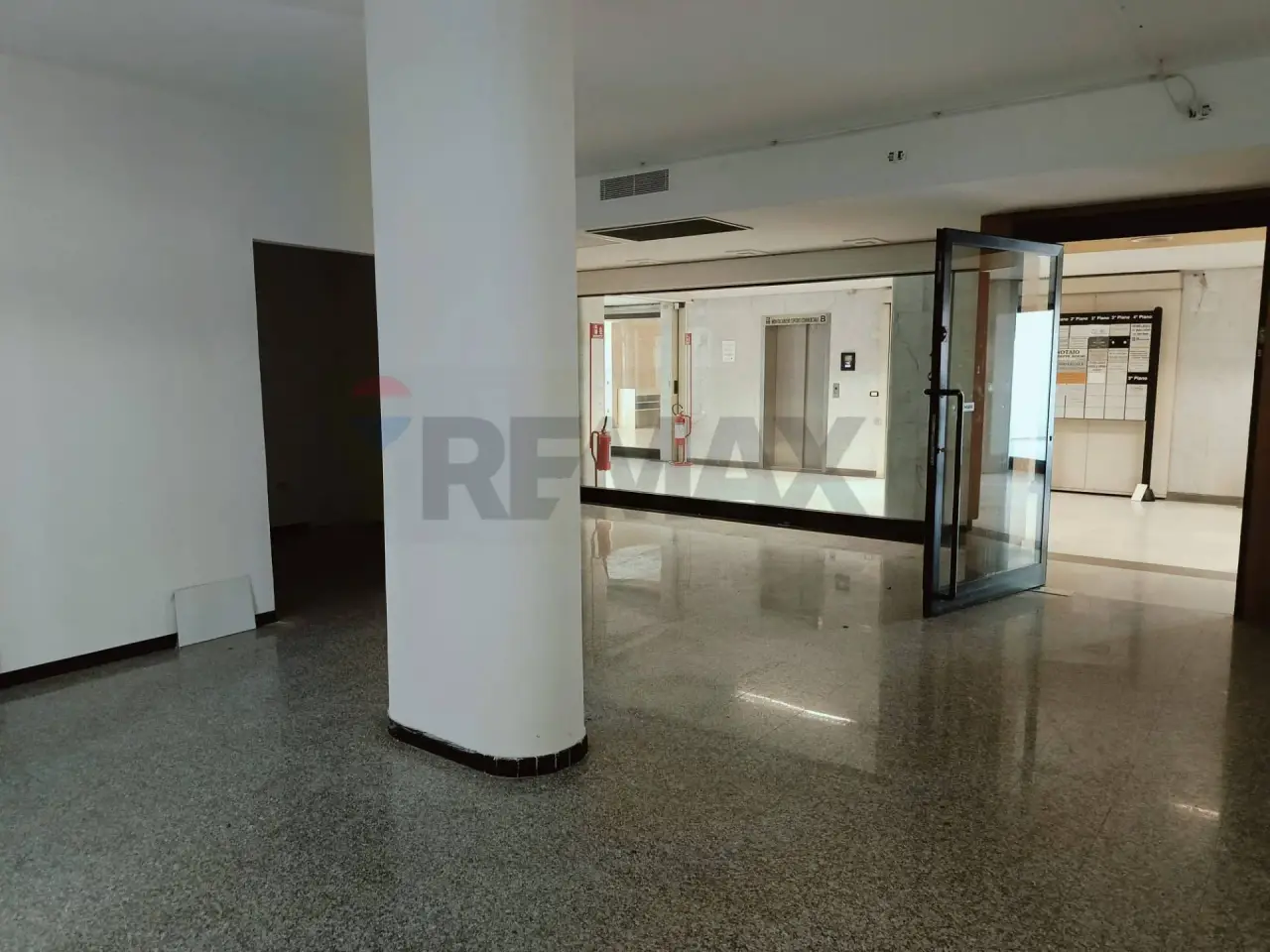 Negozio in Via Chiavellati Snc, Foligno, {3} - Foto 1