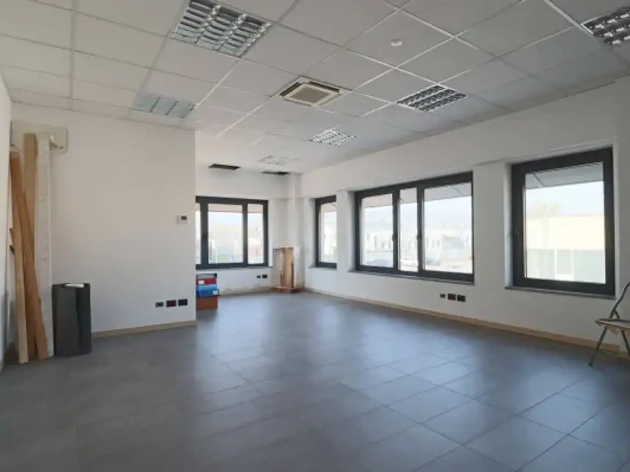 Ufficio in Via Giulio Terzi di Sant'Agata, Brembate Di Sopra, {3} - Foto 1
