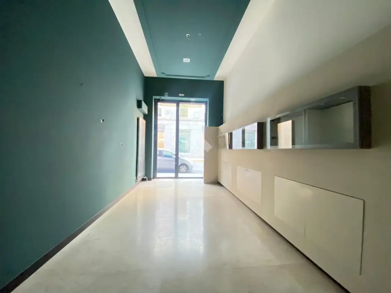 Negozio in Largo Bortolo Belotti 22, Bergamo, {3} - Foto 1