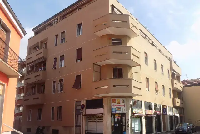 2-room flat in Via Camillo Benso Cavour, Brugherio - Photo 1