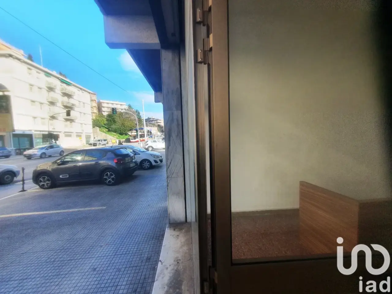 Negozio in Via Martiri della Resistenza 80, Ancona, {3} - Foto 1