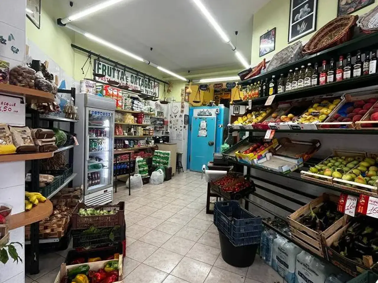 Esercizio commerciale in Via Detta Pacifico, Napoli, {3} - Foto 2