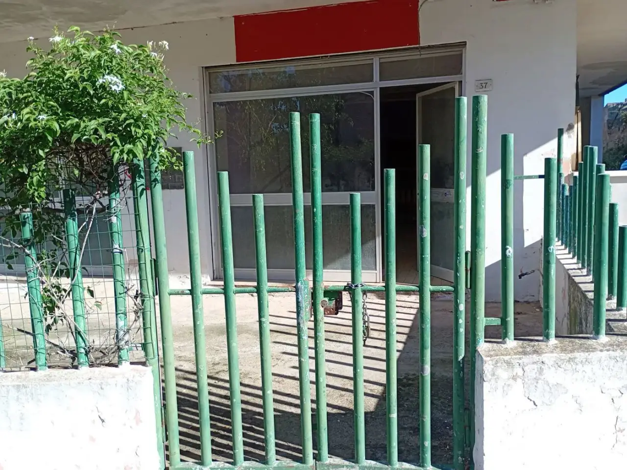 Esercizio commerciale in Via Camillo Cavour 37, Capoterra, {3} - Foto 1