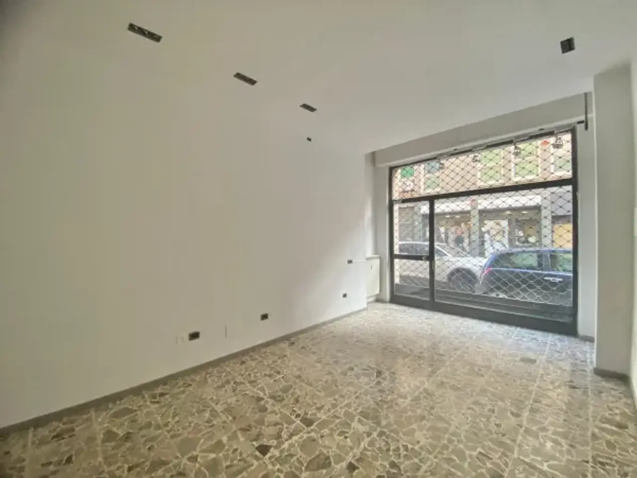 Negozio in Via Sant'Ambrogio 13, Voghera, {3} - Foto 1