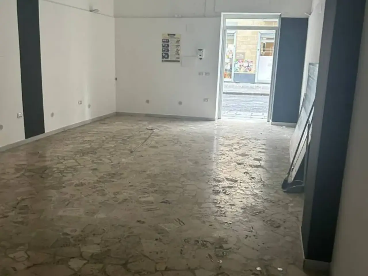 Locale commerciale in Corso Vittorio Emanuele III 83 Marigliano, Marigliano, {3} - Foto 1