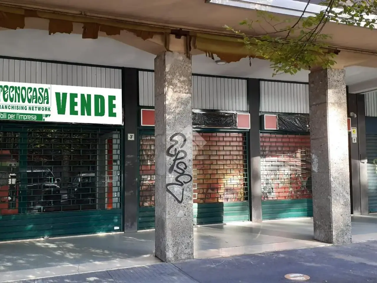 Negozio in Viale Bolivia 1, Paderno Dugnano, {3} - Foto 1
